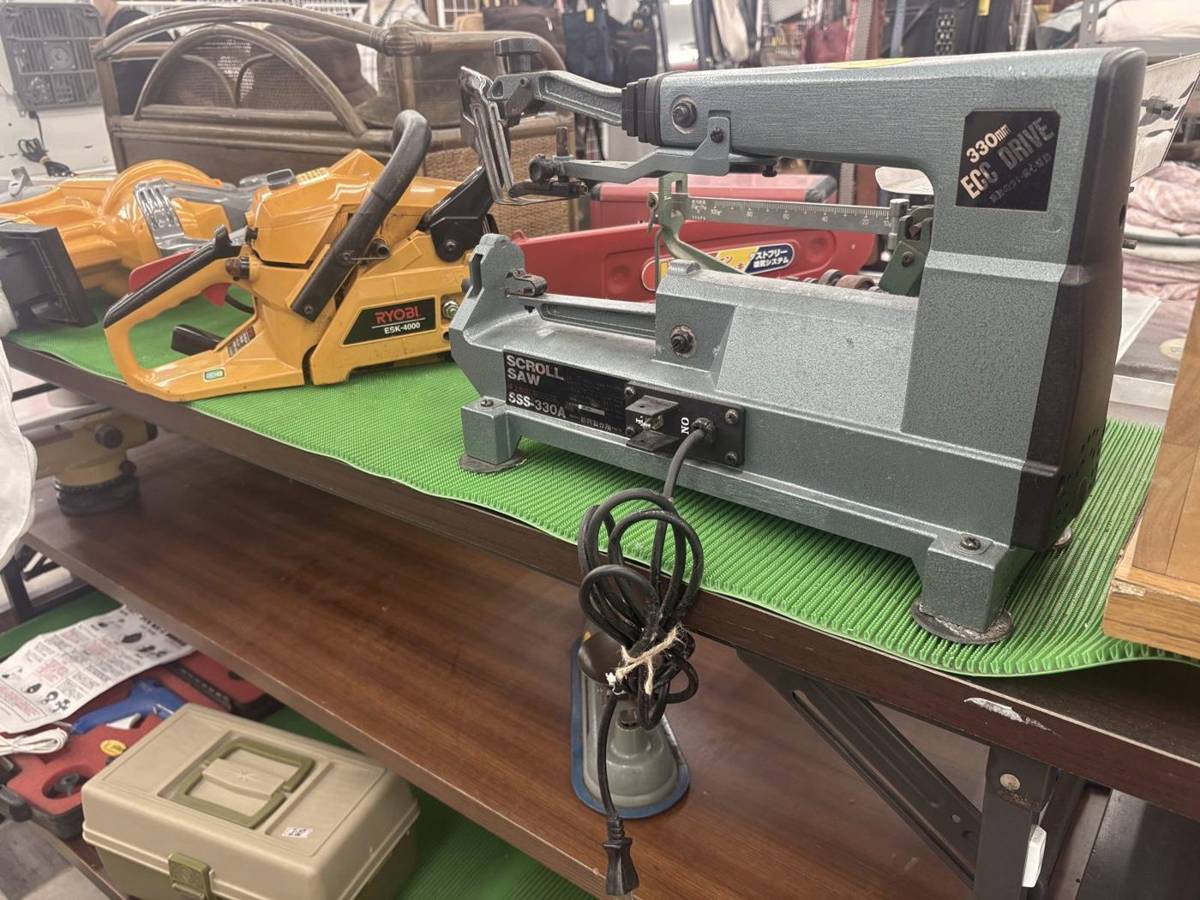 電動工具が並ぶ工具売場